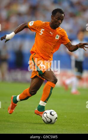 Football - coupe du monde de la FIFA 2006 Allemagne - Groupe C - Argentine / Côte d'Ivoire - AOL Arena. Didier Zokora, Côte d'Ivoire Banque D'Images