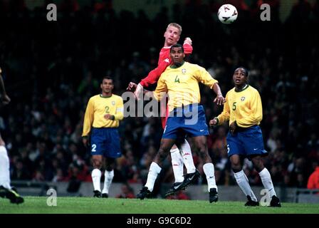 Football - Friendly - Pays de Galles v Brésil Banque D'Images