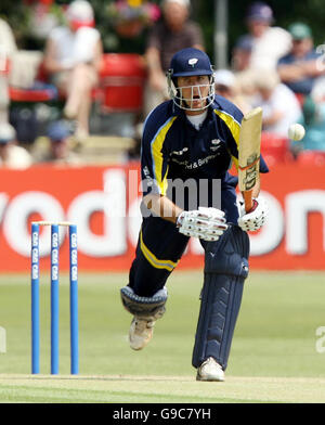 Michael Vaughan du Yorkshire en action lors de ses gains de 36 dans le match C&G Trophy contre Leicestershire au County Ground, Grace Road, Leicester. Banque D'Images