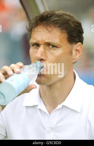 Football - coupe du monde de la FIFA 2006 Allemagne - Groupe C - Hollande / Côte d'Ivoire - Gottlieb-Daimler-Stadion.Marco Van Basten, entraîneur de Hollande Banque D'Images