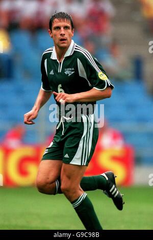 Football - Euro 2000 - Groupe C - Slovénie contre Norvège. Aleksander Knavs, Slovénie Banque D'Images