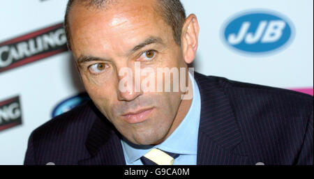 Paul le Guen, le directeur des nouveaux Rangers, est dévoilé au cours d'une séance photo au stade Ibrox, à Glasgow. Banque D'Images