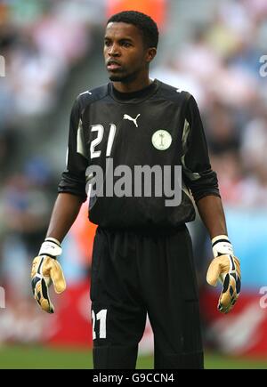 Football - coupe du monde de la FIFA 2006 Allemagne - Groupe H - Tunisie / Arabie Saoudite - Allianz Arena. Mabrouk Zaid, gardien de but de l'Arabie Saoudite Banque D'Images