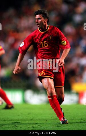 Football - Euro 2000 - Groupe B - Italie / Belgique. Luc Nilis, Belgique Banque D'Images