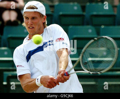 Andreas Seppi en Italie contre Jonas Bjorkman en Suède lors de la demi-finale des Red Letter Days Open au centre de tennis de la ville de Nottingham, à Nottingham. Banque D'Images