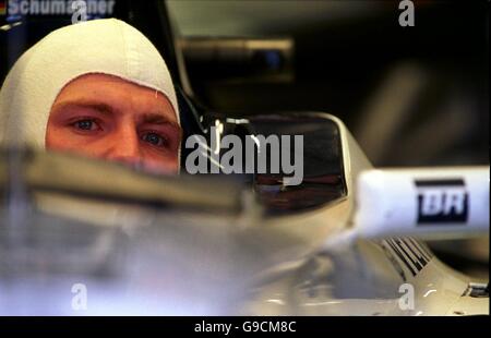 Course automobile Formula One - Grand Prix d'Allemagne - qualification.Ralf Schumacher attend dans le garage Williams pendant les qualifications Banque D'Images