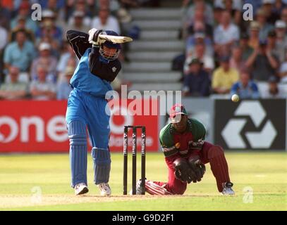 Cricket - Tournoi triangulaire série NatWest - Angleterre et Antilles. Paul Franks (l), d'Angleterre, battait pour ses débuts Banque D'Images