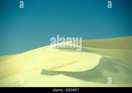 L'sanddunes près du village et oasis de Siwa dans le désert occidental de Libye ou d'egypte en Afrique du Nord Banque D'Images