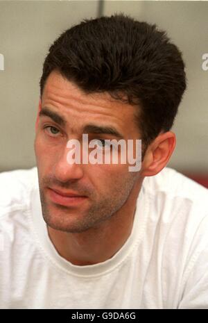 Football - Euro 2000 - Groupe C - Slovénie / Espagne. Marko Simeunovic, gardien de réserve de Slovénie Banque D'Images