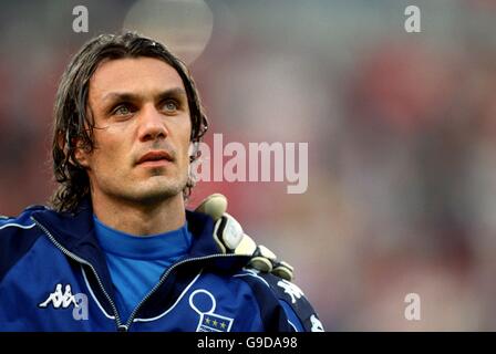 Football - Euro 2000 - Groupe B - Italie / Suède. Paolo Maldini, Italie Banque D'Images