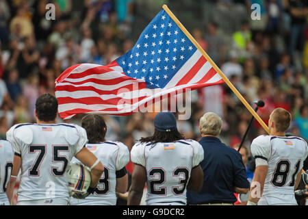 L'équipe américaine lors de l'hymne national avant le Championnat du Monde de football le 10 juillet 2011, USA gagne 48:7 contre l'Allemagne Banque D'Images