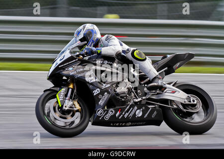 Motorcycle Racer Michael Ranseder, Autriche, en concurrence dans l'IDM Superbike cup le 20 août. 2011 à Zeltweg, Autriche, Europe Banque D'Images