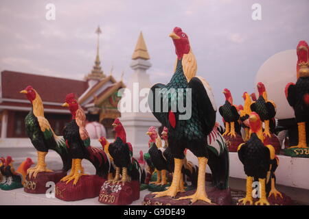 Un poulet Temple près de la ville de Khorat ou Nakhon Ratchasima dans la région d'Isan dans le nord-est de la Thaïlande en Thaïlande. Banque D'Images