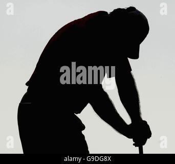 Nick Faldo, de l'Angleterre, est un putt manqué lors de la première partie du 135e Open Championship au Royal Liverpool Golf Club, Hoylake. Banque D'Images