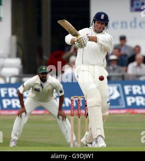 Cricket - troisième match de npower Test - Angleterre / Pakistan - Headingley - Premier jour.Le Marcus Trescothick d'Angleterre en action pendant la première journée du troisième match de npower Test contre le Pakistan à Headingley, Leeds. Banque D'Images