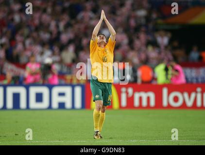 Football - coupe du monde de la FIFA 2006 Allemagne - Groupe F - Croatie / Australie - Gottlieb-Daimler-Stadion.Harry Kewell célèbre après avoir obtenu son score pour l'Australie Banque D'Images