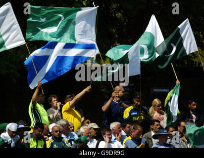 Cricket - One Day International - Ecosse / Pakistan - Edimbourg.Les fans de l'Écosse et du Pakistan lors de l'internationale One Day à la Grange, Édimbourg. Banque D'Images