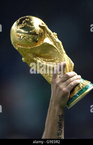 Football - coupe du monde de la FIFA 2006 Allemagne - finale - Italie / France - Olympiastadion - Berlin. Les joueurs italiens ont remporté le trophée de la coupe du monde de la FIFA