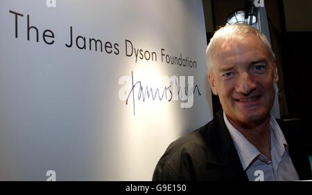 L'inventeur de l'aspirateur sans sac James Dyson, dans le centre de Londres, où il a dévoilé des plans pour une nouvelle université visant à encourager les jeunes à devenir ingénieurs. Banque D'Images