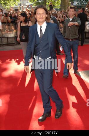 Orlando Bloom arrive pour la première européenne des Pirates des Caraïbes: Dead Man's Chest, au cinéma Odeon de Leicester Square, dans le centre de Londres. Banque D'Images