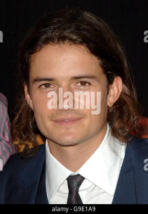 Orlando Bloom arrive pour la première européenne des Pirates des Caraïbes: Dead Man's Chest, au cinéma Odeon de Leicester Square, dans le centre de Londres. Banque D'Images