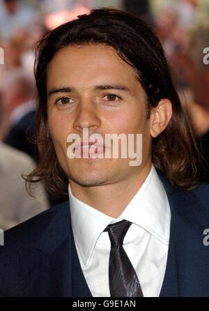 Orlando Bloom arrive pour la première européenne des Pirates des Caraïbes: Dead Man's Chest, au cinéma Odeon de Leicester Square, dans le centre de Londres. Banque D'Images