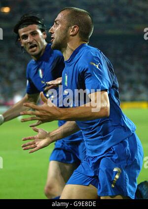 Football - coupe du monde de la FIFA 2006 Allemagne - semi finale - Allemagne / Italie - signal Iduna Park.Alessandro Del Piero, un joueur italien, célèbre le deuxième but du match Banque D'Images