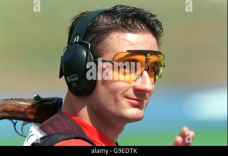 Jeux olympiques de Sydney 2000 - tir - hommes Double Trap - final. Le Bade lance des États-Unis prépare la finale Banque D'Images