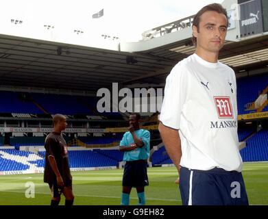 Les trois nouvelles affiches estivales de Tottenham Hotspur sont Benoit Assou-Ekotto (à gauche), Dimitar Berbatov (à droite) et Didier Zokora (au centre) lors d'un appel photo à White Hart Lane, Londres. Banque D'Images