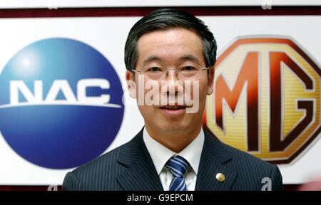 Président de la Nanjing Automobile (Group) Corporation M. Yu Jianwei lance la renaissance de MG et de Longbridge dans les Midlands de l'Ouest lors d'une conférence de presse à l'hôtel Waldorf Hilton Hotel dans le centre de Londres. Banque D'Images