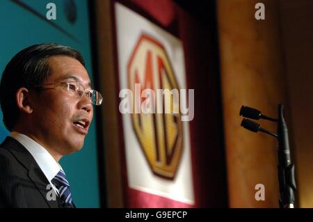 Président de la Nanjing Automobile (Group) Corporation M. Yu Jianwei lance la renaissance de MG et de Longbridge dans les Midlands de l'Ouest lors d'une conférence de presse à l'hôtel Waldorf Hilton Hotel dans le centre de Londres. Banque D'Images