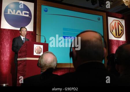 Président de la Nanjing Automobile (Group) Corporation M. Yu Jianwei lance la renaissance de MG et de Longbridge dans les Midlands de l'Ouest lors d'une conférence de presse à l'hôtel Waldorf Hilton Hotel dans le centre de Londres. Banque D'Images