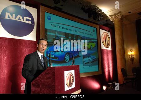 Président de la Nanjing Automobile (Group) Corporation M. Yu Jianwei lance la renaissance de MG et de Longbridge dans les Midlands de l'Ouest lors d'une conférence de presse à l'hôtel Waldorf Hilton Hotel dans le centre de Londres. Banque D'Images