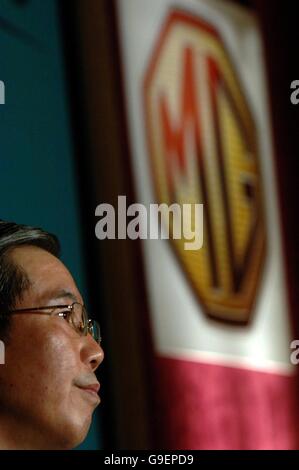 Président de la Nanjing Automobile (Group) Corporation M. Yu Jianwei lance la renaissance de MG et de Longbridge dans les Midlands de l'Ouest lors d'une conférence de presse à l'hôtel Waldorf Hilton Hotel dans le centre de Londres. Banque D'Images