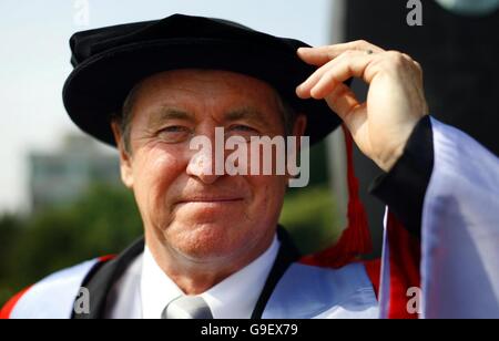 Acteur John Nettles qui a reçu le doctorat honorifique de l'Université de Southampton. Banque D'Images