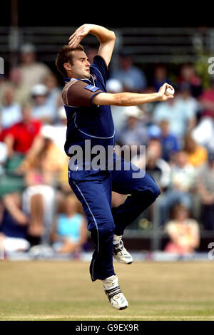 Cricket - NatWest Pro40 - Division 2 - Surrey Brown Caps v Kent Spitfires- Guildford. Tim Murtagh, Surrey Brown Caps Banque D'Images