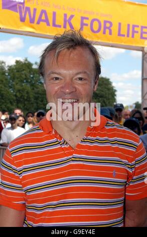 Graham Norton- Marche pour la vie Banque D'Images