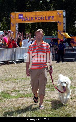 Graham Norton- Marche pour la vie Banque D'Images