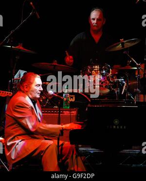 Jerry Lee Lewis en concert.Jerry Lee Lewis, légende du chant américain, se produit au Shepherds Bush Empire, dans le cadre de sa tournée au Royaume-Uni. Banque D'Images