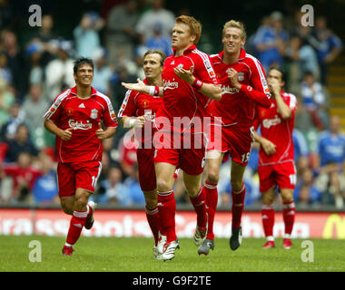 Football - FA Community Shield - Chelsea / Liverpool - Millennium Stadium. John arne Riise de Liverpool célèbre son but Banque D'Images