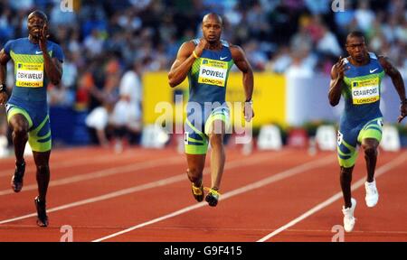 Asafa Powell (au centre), en Jamaïque, remporte la finale de 100 m lors du Grand Prix de l'Union de Norwich au Crystal Palace National Sports Centre, Londres. Banque D'Images