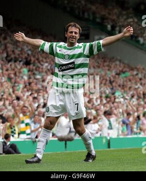 Le Celtic Maciej Zurawski fête ses scores lors du match de la Bank of Scotland Premier League contre Kilmarnock au Celtic Park, Glasgow. Banque D'Images