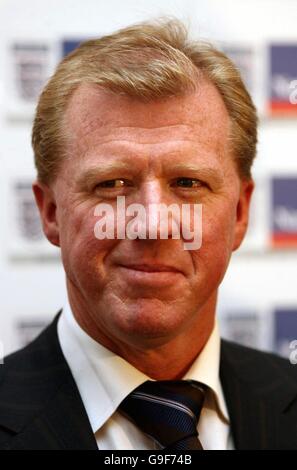 Steve McClaren, directeur de l'Angleterre, lors d'une conférence de presse à l'hôtel Landmark de Londres. Banque D'Images