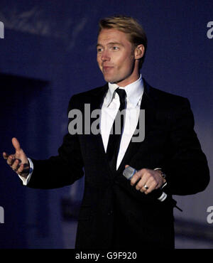 Ronan Keating se produit à Kenwood House à Hampstead, dans le nord de Londres, dans le cadre de la saison de concerts « Music on A Summer Evening » du patrimoine anglais. Date de la photo: Samedi 12 août 2006. Le crédit photo devrait se lire: Yui Mok/PA. Banque D'Images