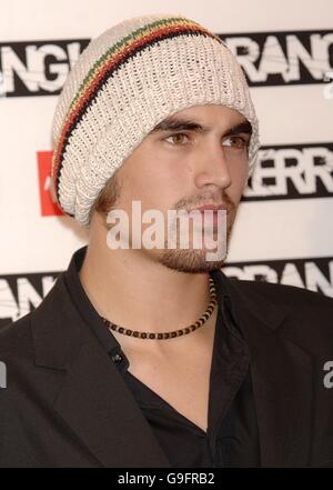 Charlie Simpson de Fightstar arrive sur le tapis rouge. Banque D'Images