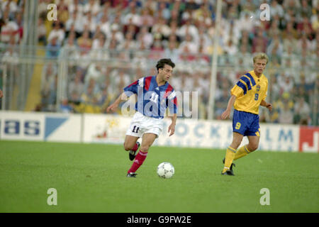 Football - Euro 92 Suède - Groupe 1 - Angleterre / France - Malmo Stadion, Malmo. CHRISTIAN PEREZ, FRANCE Banque D'Images