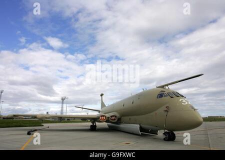 La base de la RAF est en deuil pour l'équipage d'un accident d'avion. Un Nimrod à la base de Kinloss de RAF aujourd'hui. Banque D'Images