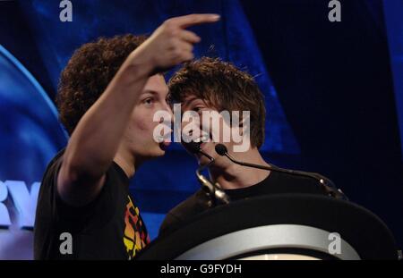Lauréat du prix national du mercure 2006, The Arctic Monkeys, à Grosvenor House, dans le centre de Londres. Banque D'Images