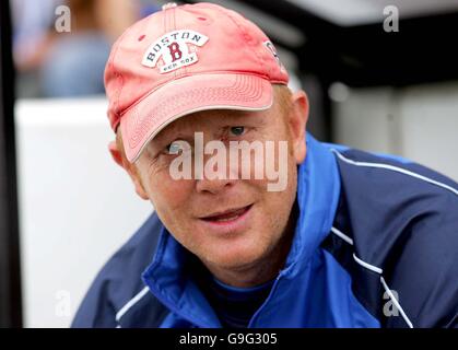 Football - Coca-Cola football League 2 - Chester City / Wrexham - Deva Stadium.Mark Wright, le directeur de Chester City, a l'air détendu avant le match contre Wrexham Banque D'Images