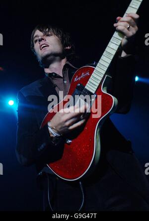 Franz Ferdinand en concert au Forum.Nick McCarthy de Franz Ferdinand en concert au Forum, au nord de Londres. Banque D'Images